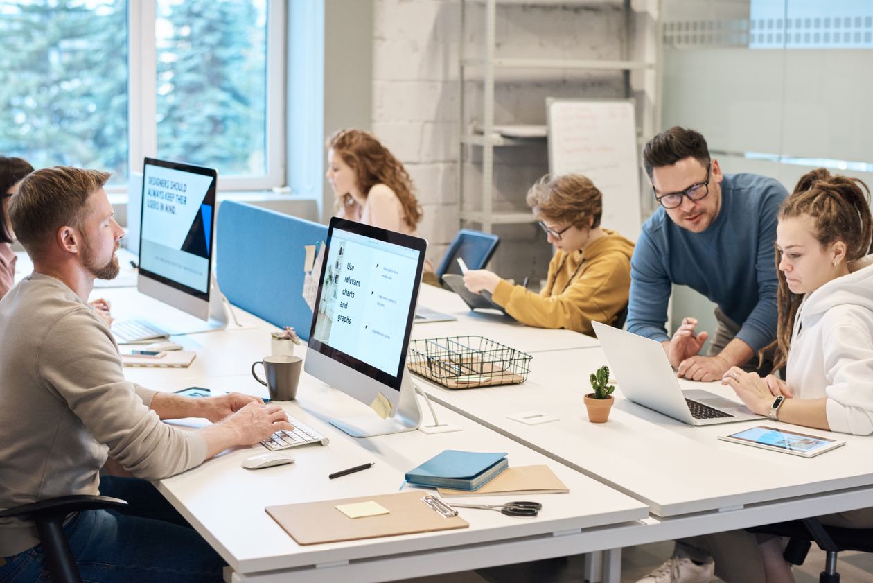 Équipe B-Stack Group en collaboration